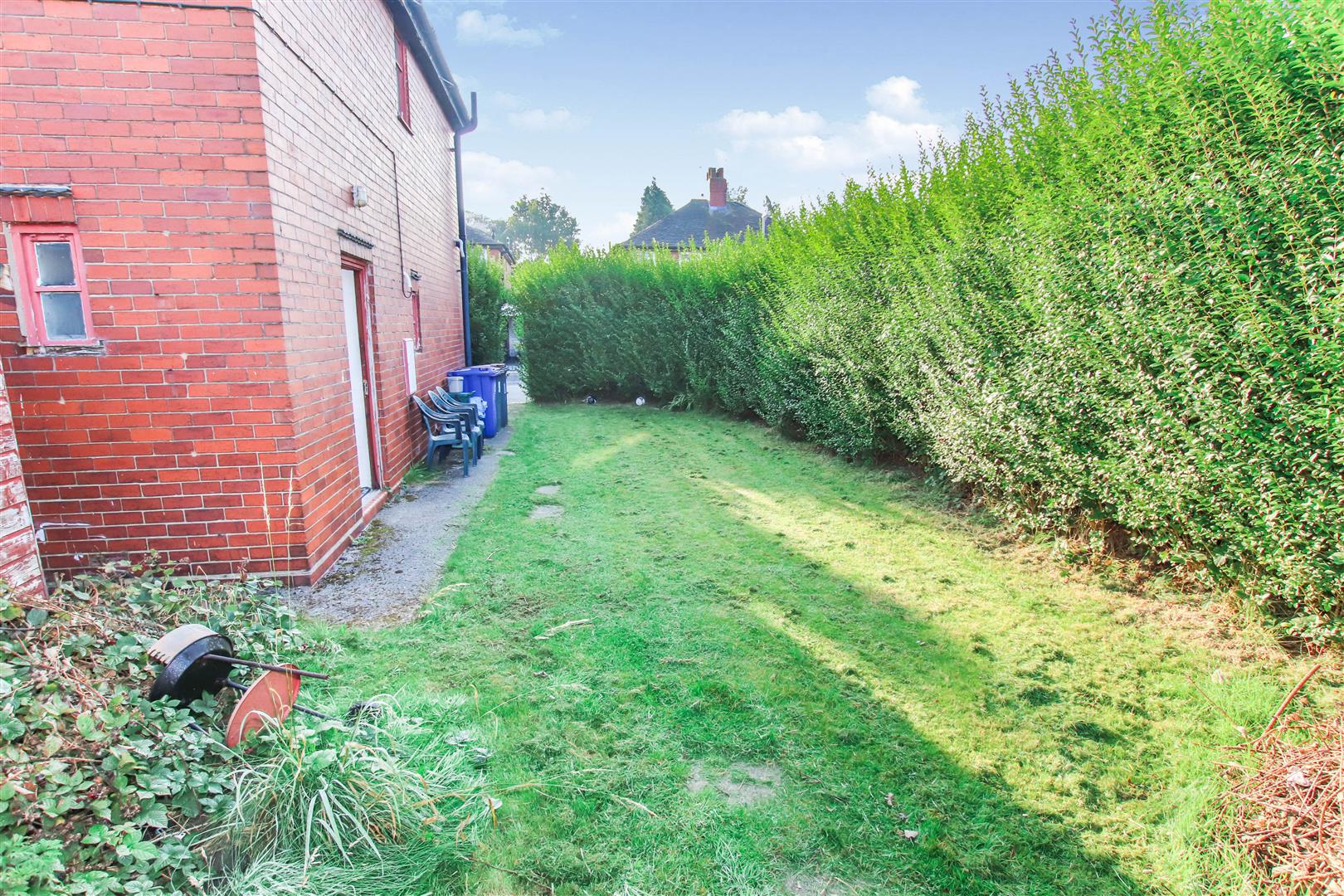 SIDE GARDEN